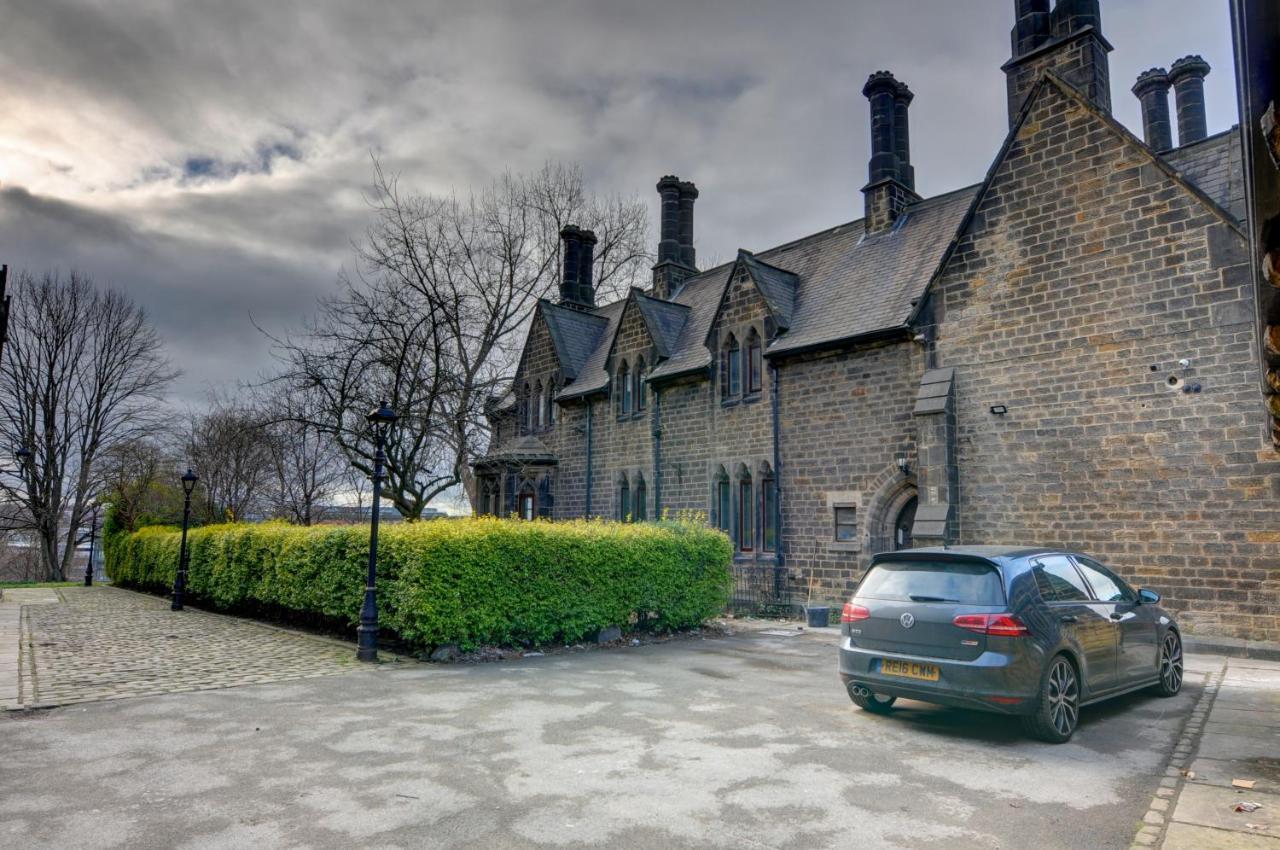 הוילה לידס The Old Vicarage - Secure Parking, Fast Wifi, Garden מראה חיצוני תמונה