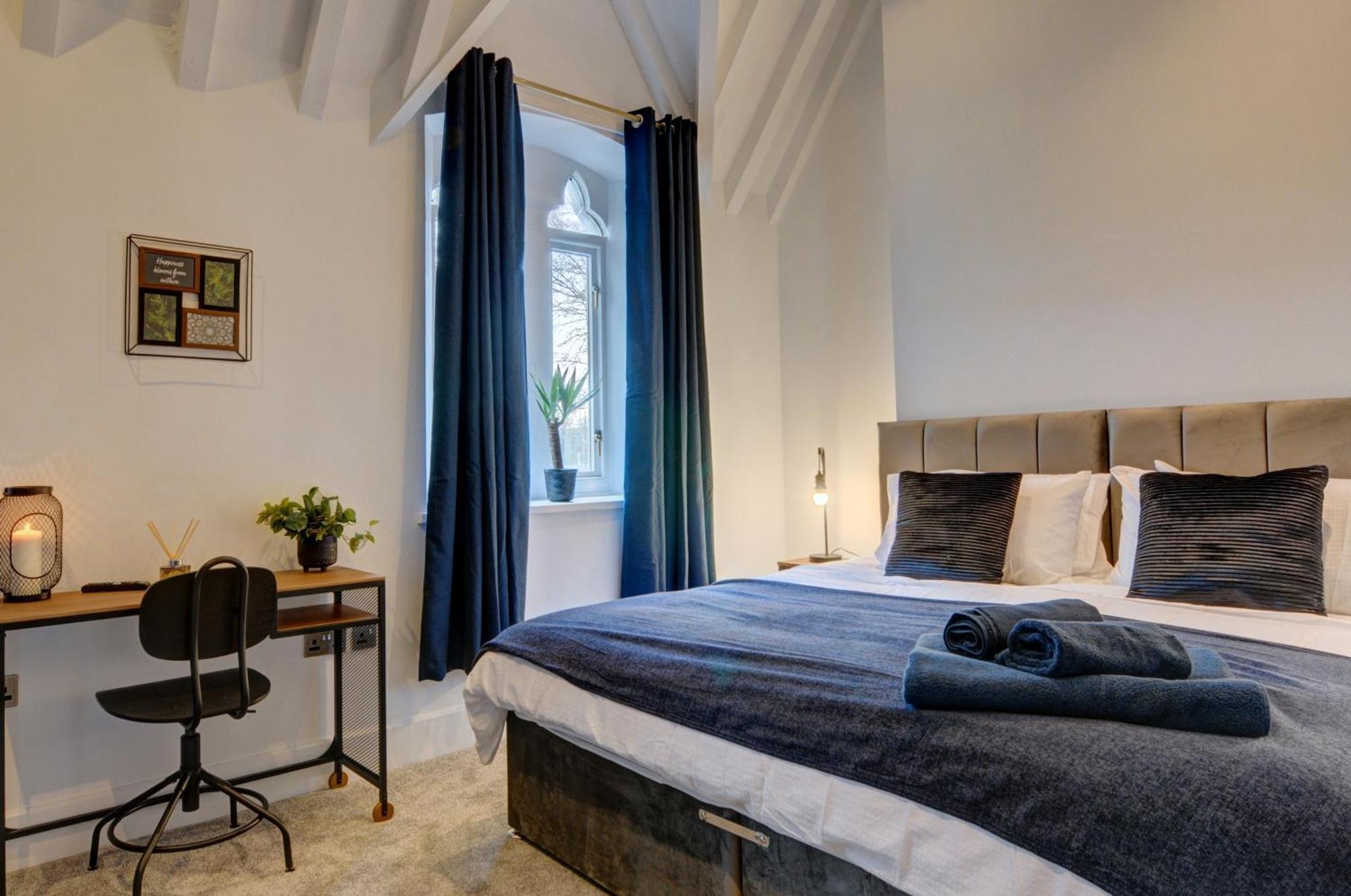 הוילה לידס The Old Vicarage - Secure Parking, Fast Wifi, Garden מראה חיצוני תמונה
