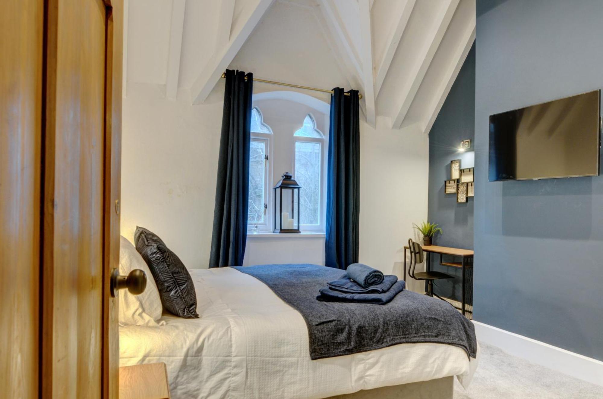 הוילה לידס The Old Vicarage - Secure Parking, Fast Wifi, Garden מראה חיצוני תמונה